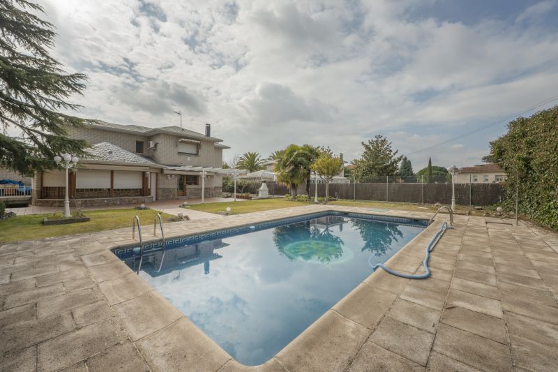 Best Pool Safety Contractors in Medina, OH